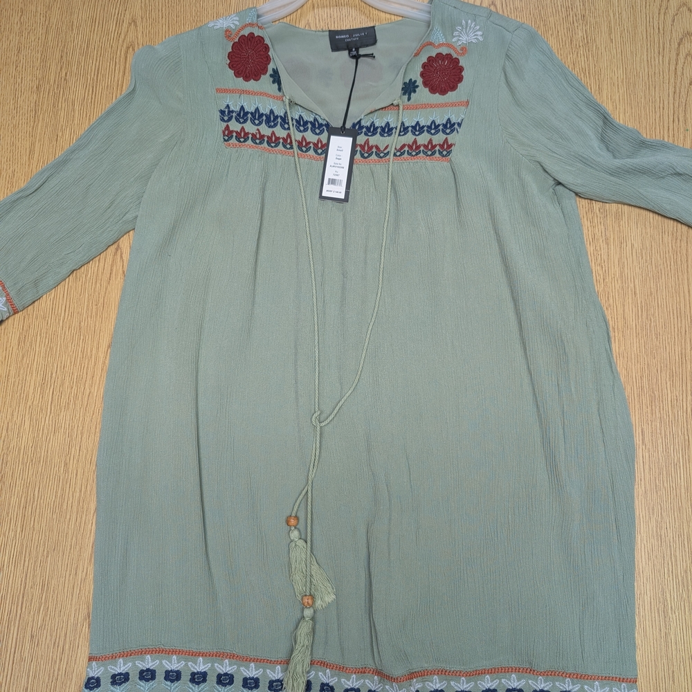 Romeo & Juliet Couture Sage Embroidered Peasant Blouse with Multicolor Accents